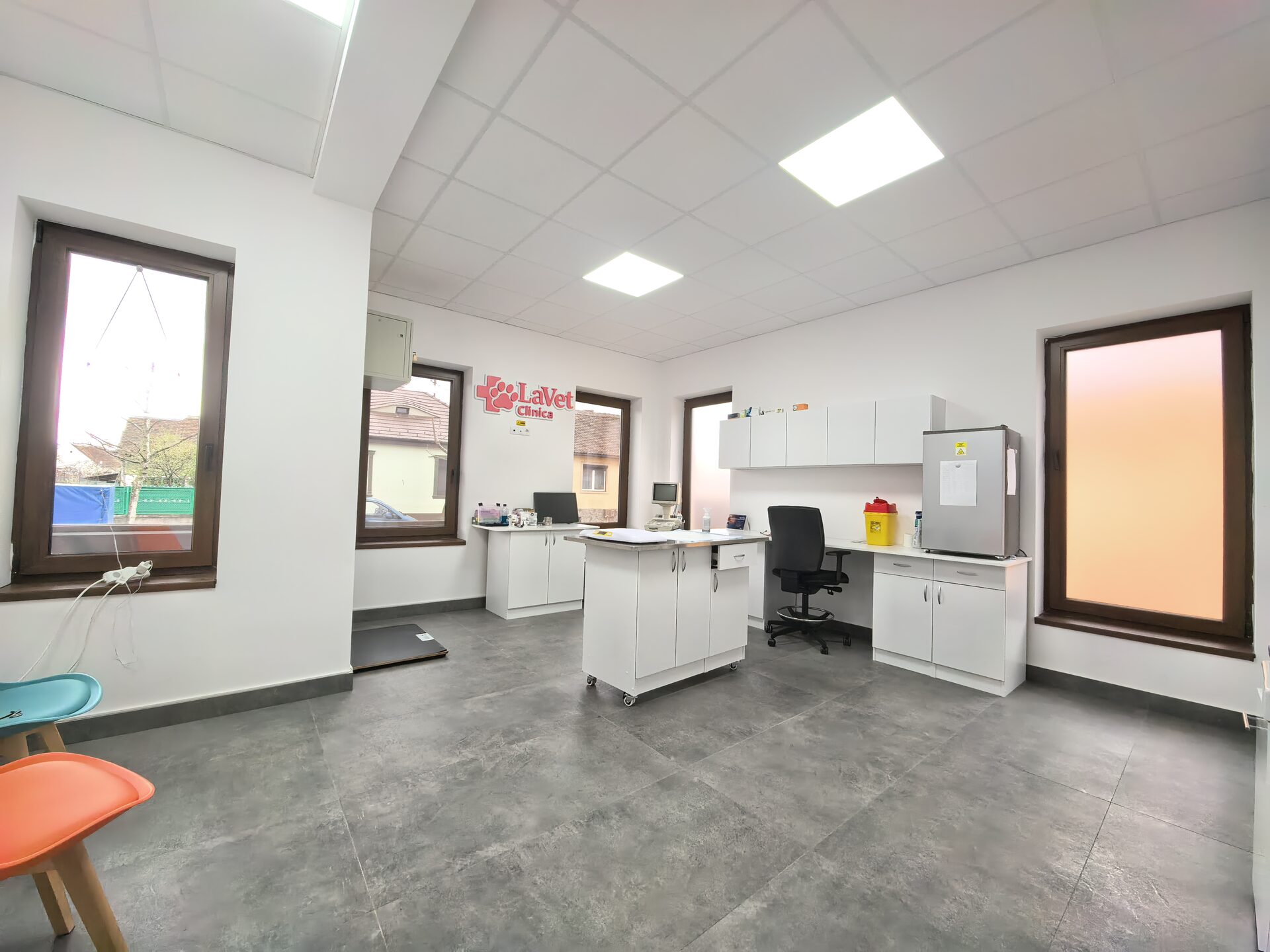 Sala de consultații veterinare LaVet Medical Sibiu — cabinet modern